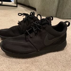 Nike roshe sneakers